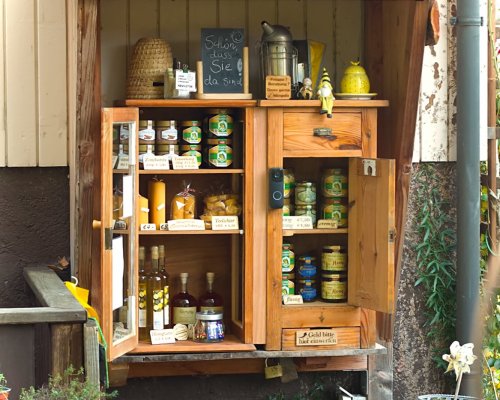 Unser Honigschr&auml;nkchen ist gewachsen